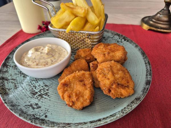 Nuggets de Pui cu Cartofi Dippers si Sos honey mustard